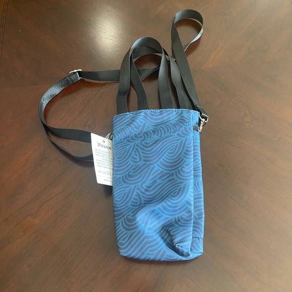 Blue Water Bottle Tote Bag with Adjustable Strap and Zipper Closure - Picture 7 of 7
